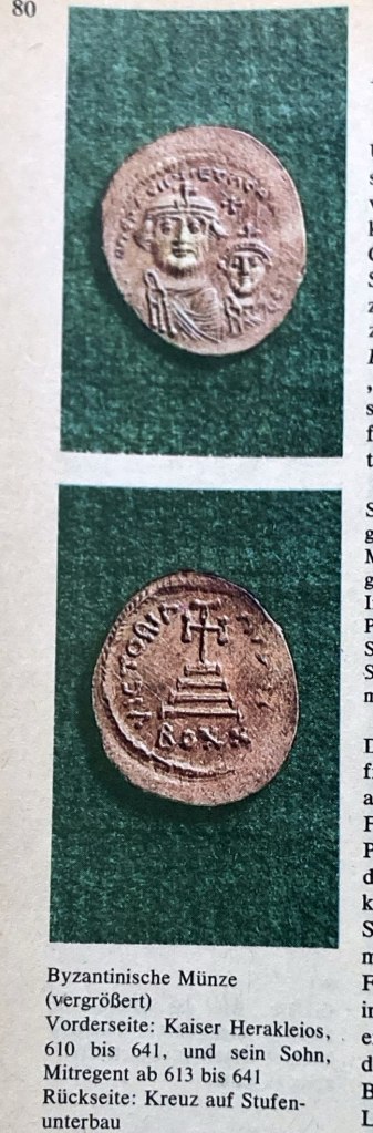 Vorderansicht einer byzantinischen Münze mit Abbildung von Kaiser Herakleios und seinem Sohn.